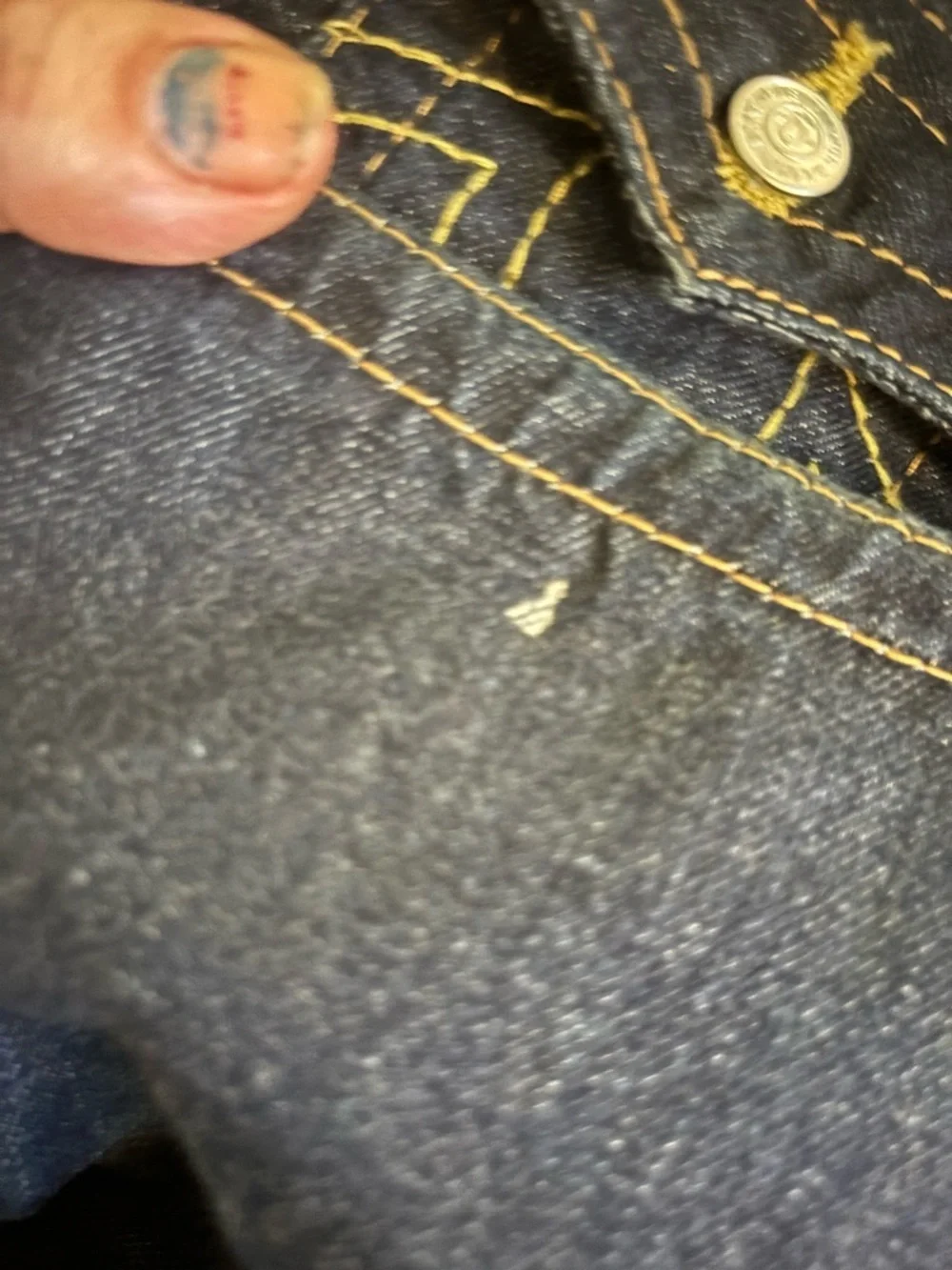 Men ‘s True Religion Dark Wash Denim Jeans Straight with Contrast Stitching